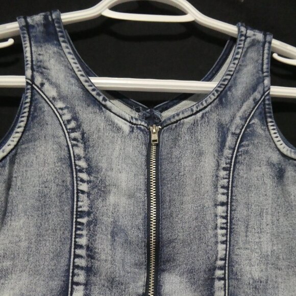 GUESS KIDS | small (7/8) girls | Denim Dress | Zip-Up Back Closure - Picture 11 of 16